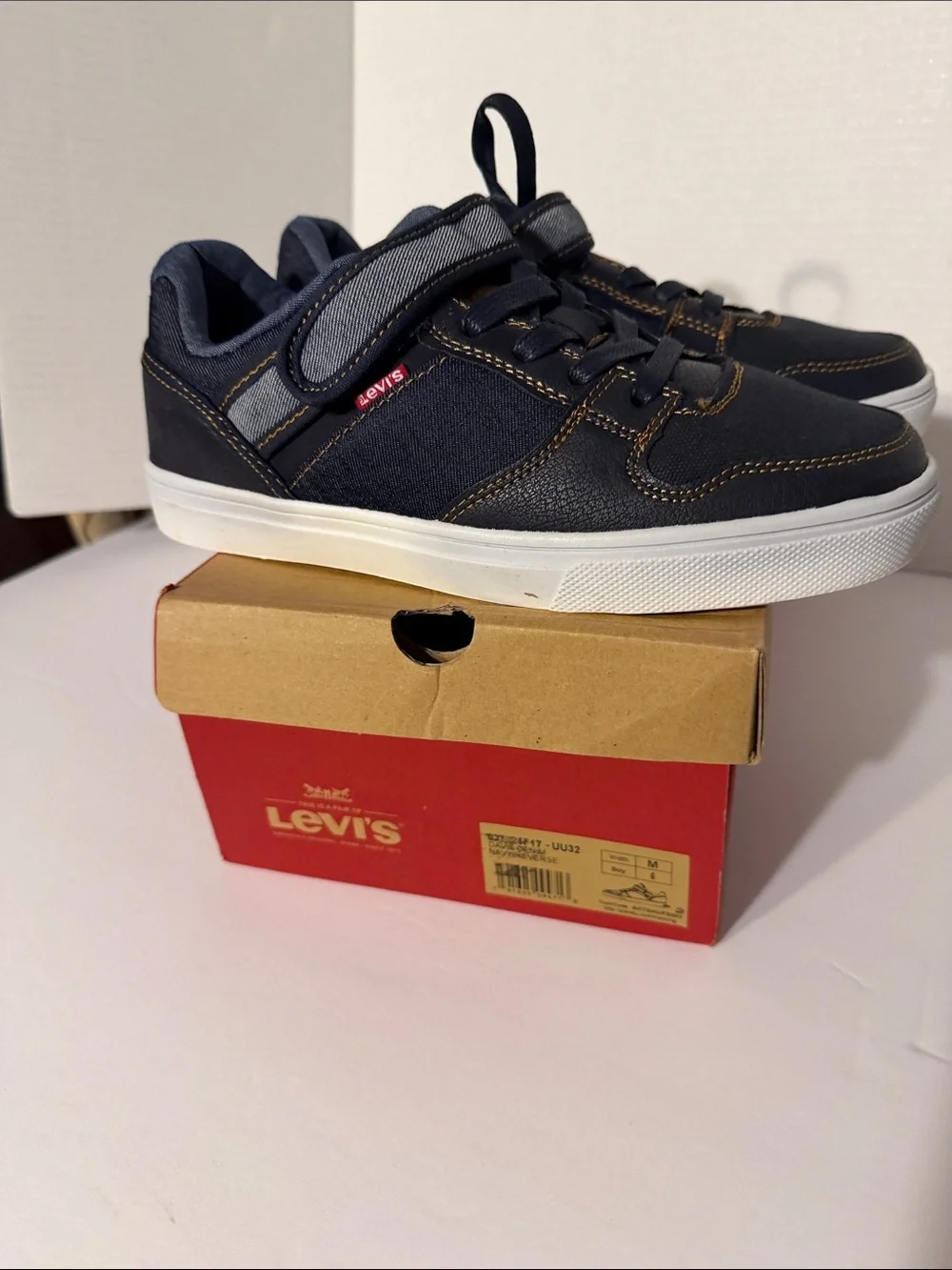 Levi's Kids Navy and White Low-Top Sneakers with Hook-and-Loop Strap